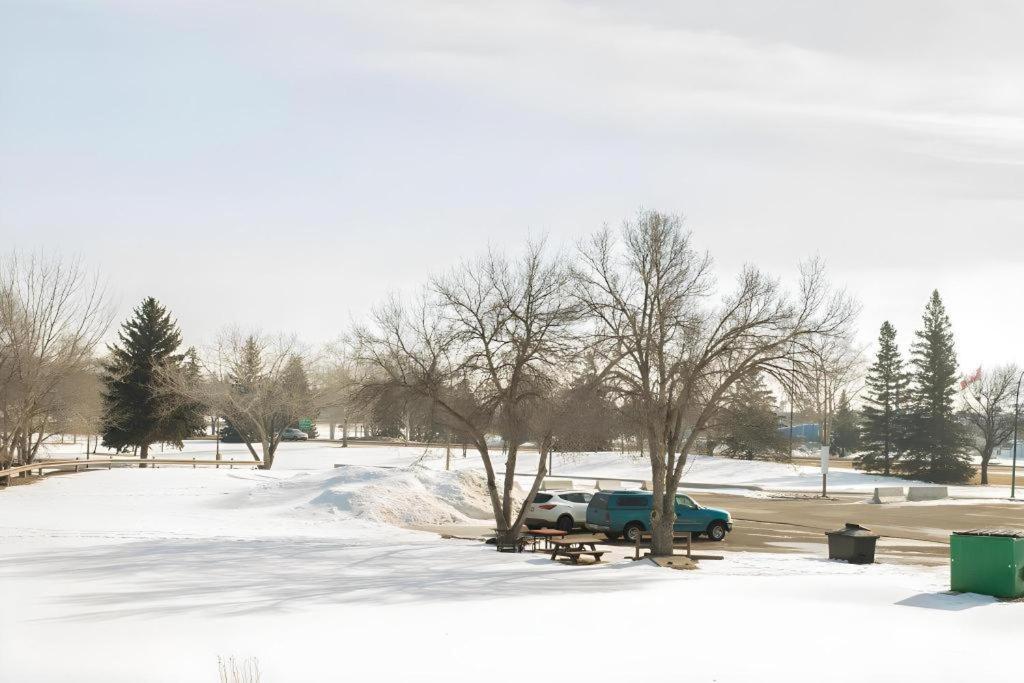 Medicine Hat Inn & Suites Buitenkant foto